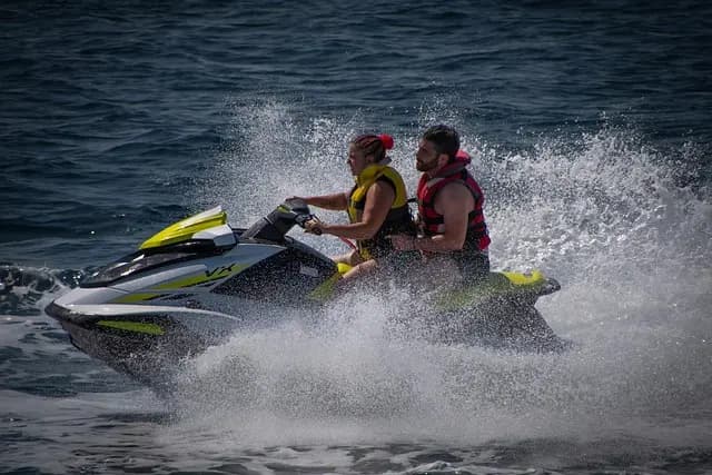Comment plonger efficacement avec un jet ski : astuces avancées