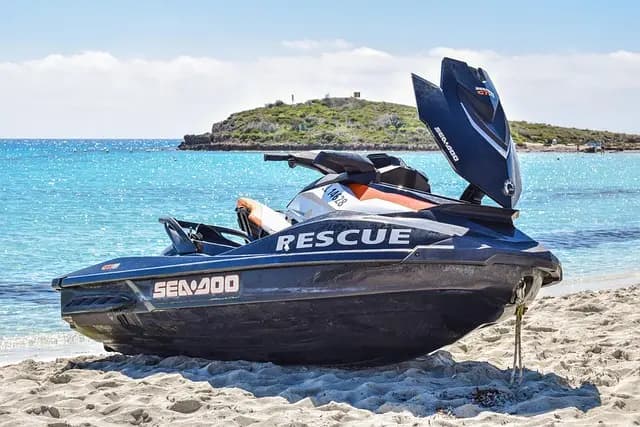 Comment choisir le bon gilet de sauvetage pour plonger en jet ski